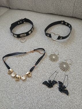 Gothic Heart & Skull Jewelry Set - Black with Silver & Gold Accents